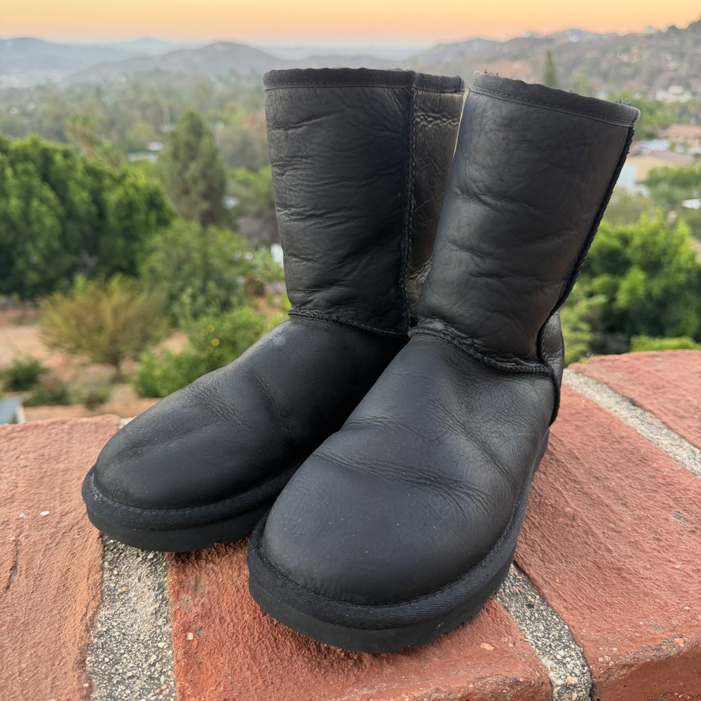UGG Classic Short Leather Boots Black 1016559 Womens 7 Sheepskin Lined